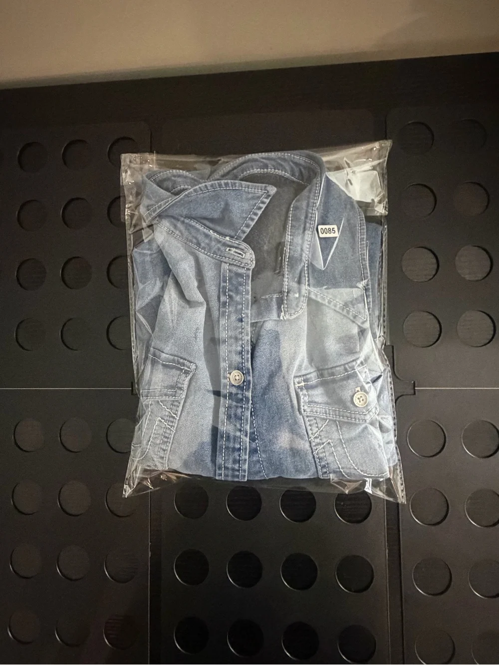 True Religion Men’s Medium Blue Denim Shirt Horseshoe Back